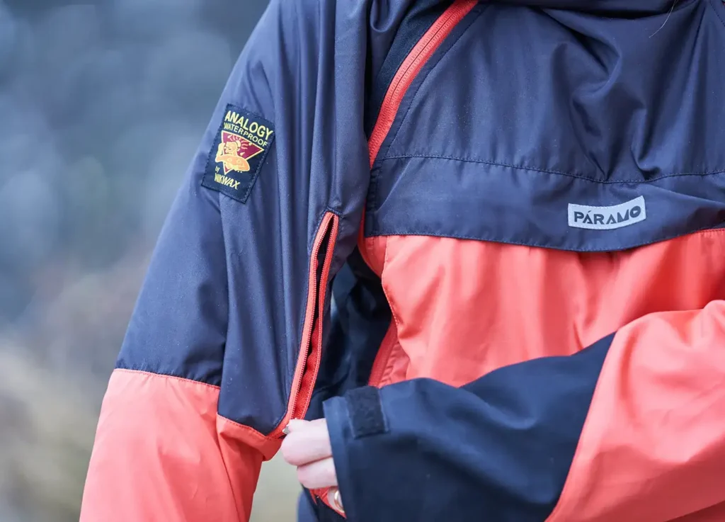 Women's Velez Evolution Hybrid Smock Showing Off Forward Facing Arm Vent Technical Feature