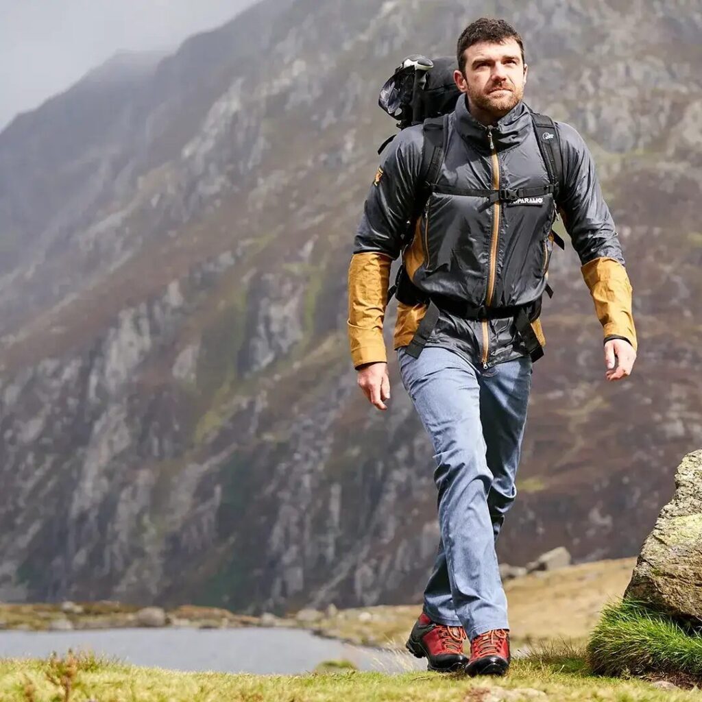 Man hiking in his Páramo Velez windproof 